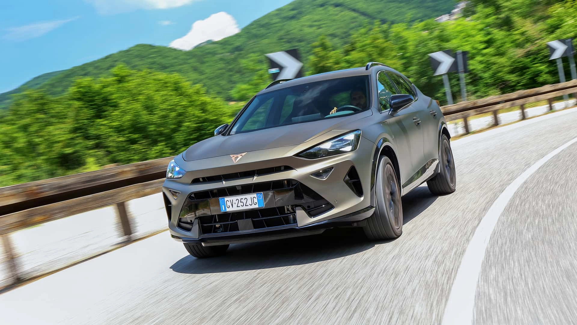 Cupra formentor 2025 e hybrid ibrida plug in   foto (1)